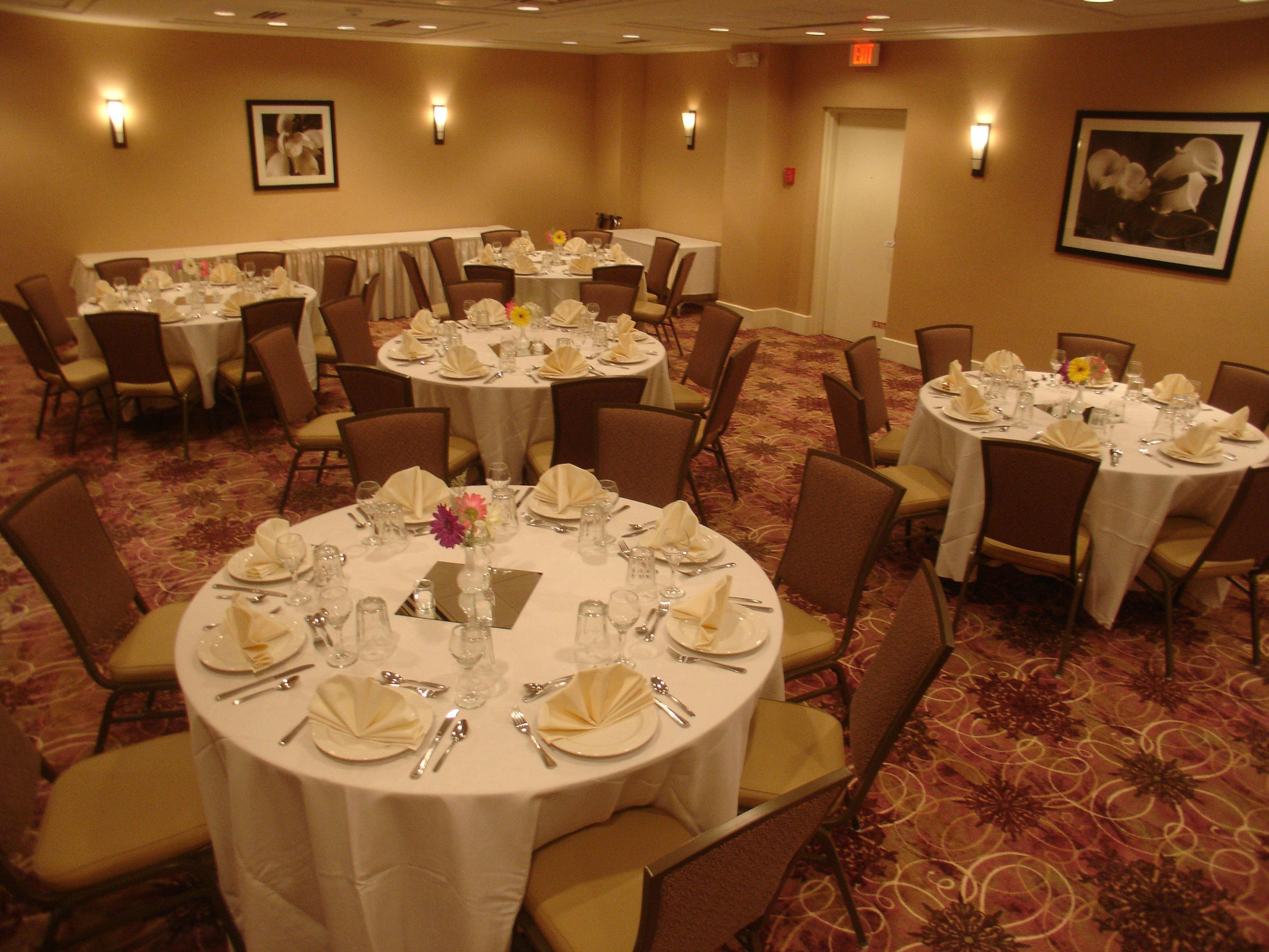 Armoni Inn & Suites Orangeburg Restaurant photo